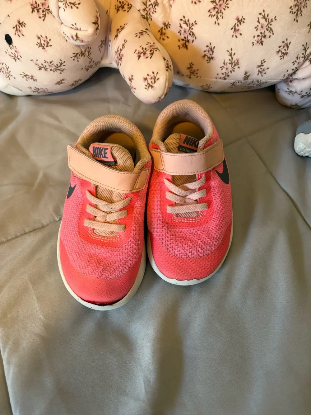 Nike Kids Pink and Light Pink Slip-On Sneakers
